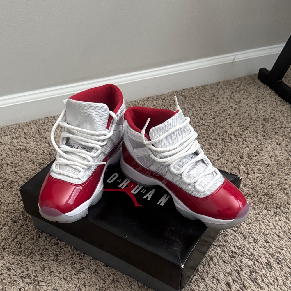 Air Jordan 11 Retro Red & white (new)